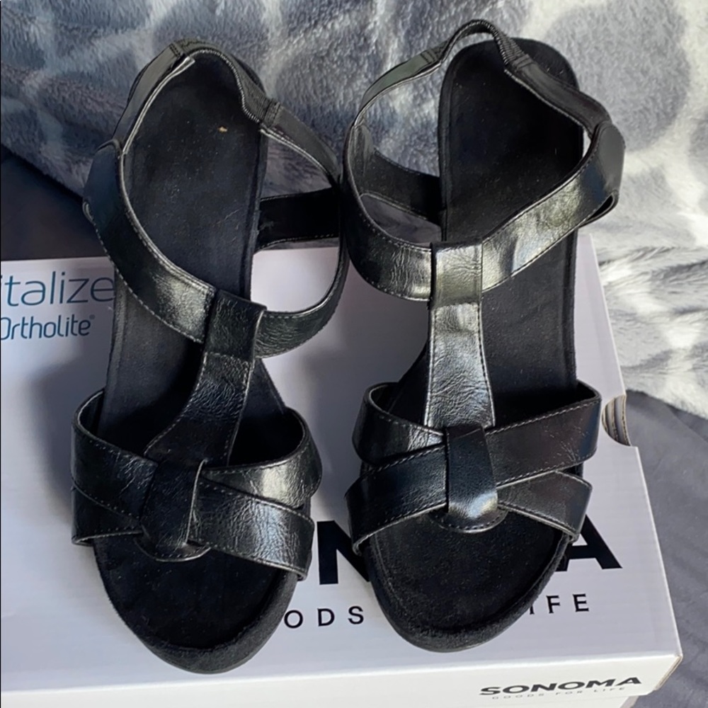 black wedges